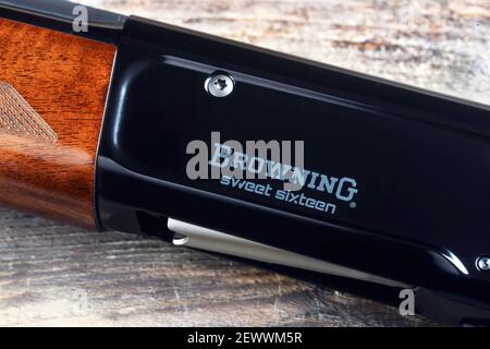 Fort Worth, Texas - 2021. Februar Nahaufnahme einer A5 Browning Sweet 16 in16 Guage Schrotflinte. Wurde das erste Design von John Browning im Jahr 1898. Stockfoto