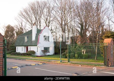 Niederländisch-kolonial-barocke Architektur Ealing Village Lodge von R. Toms & Partners Stockfoto