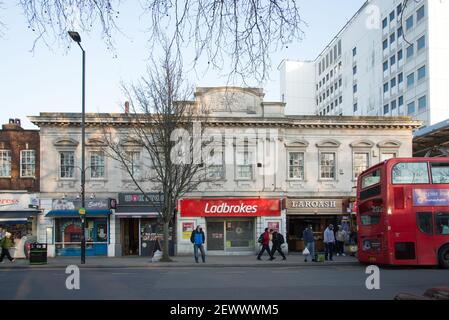 Fassade Der Alten Ealing Broadway Station Stockfoto