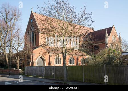 St. Martin's Church Hale Gardens Ealing von Edward Monson Stockfoto