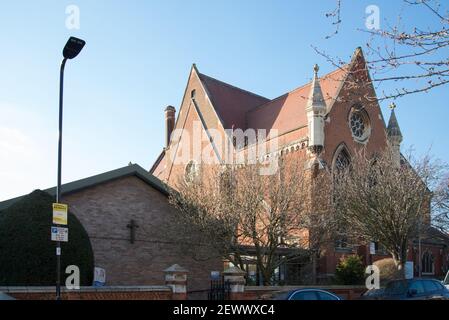 St. Martin's Church Hale Gardens Ealing von Edward Monson Stockfoto