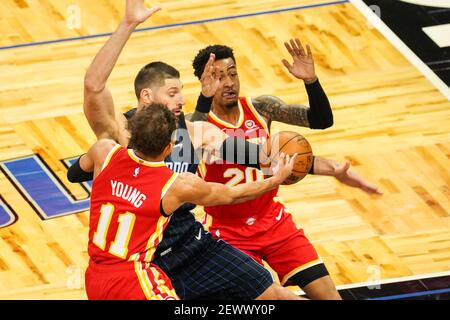 Orlando, USA. März 2021, 03rd. Orlando, Florida, USA, 3. März 2021, Orlando Magic's Nikola Vucevic #9 Blocks ein Pass von Atlanta Hawk's Trae Young #11 im Amway Center (Foto: Marty Jean-Louis/Alamy Live News Stockfoto