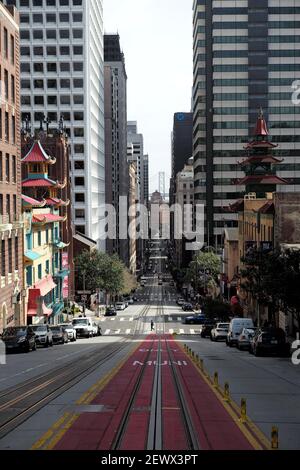 San Francisco, USA. März 2021, 3rd. Eine fast leere Straße ist in San Francisco, den Vereinigten Staaten, 3. März 2021 gesehen. U.S. San Francisco Mayor London Breed am Mittwoch kündigte den Start einer neuen Initiative zur Förderung der wirtschaftlichen Erholung von Kleinunternehmen und die Lebendigkeit der Gemeinschaft in der Stadt. Quelle: Wu Xiaoling/Xinhua/Alamy Live News Stockfoto