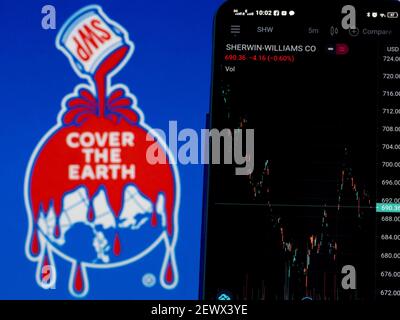 Ukraine. März 2021, 3rd. In dieser Fototafel werden die Börseninformationen der Sherwin-Williams Company auf einem Smartphone mit dem Logo der Sherwin-Williams Company im Hintergrund dargestellt. Kredit: Igor Golovniov/SOPA Images/ZUMA Wire/Alamy Live Nachrichten Stockfoto