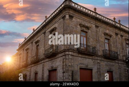 Bunte Guadalajara Straßen im historischen Stadtzentrum in der Nähe der zentralen Kathedrale und Centro Historico. Stockfoto