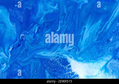 Abstrakter Acryl blauer Hintergrund. Fließende Grafik mit Wirbelmustern. Flüssige Marmorstruktur. Moderner Hintergrund Stockfoto