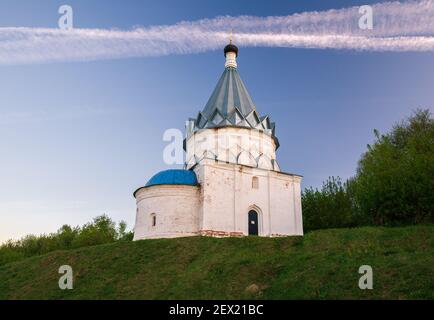 Alte Zeltdachkirche von Cosmas und Damian (erbaut 1565) in Murom. Goldener Ring von Russland Stockfoto