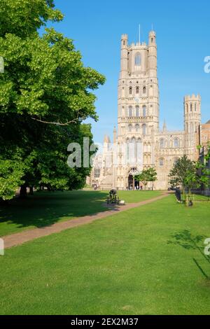 Westfront der Ely Kathedrale formely bekannt als Cathedral Church of the Holy and Undivided Trinity. Anglikanische Kathedrale in East Anglia, England, Großbritannien Stockfoto
