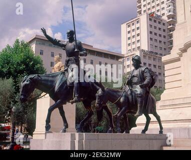 MONUMENTO A CERVANTES SITUADO EN PLAZA DE ESPAÑA DESDE 1960 AUNQUE SE COMENZO EN 1928 CON MOTIVO DEL TERCER ANIVERSARIO DE LA MUERTE DE. AUTOR: COULLAUT VALERA LORENZO. Lage: España Square. MADRID. SPANIEN. MIGUEL DE CERVANTES. QUIJADA LUIS DE DON QUIJOTE. SANCHO PANZA. Rocinante. Stockfoto