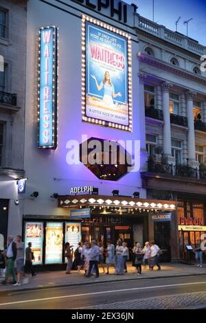 London, Großbritannien - 12. JULI 2019: Adelphi Theatre in London, Großbritannien. Es ist eines der Londoner West End Theater. 2013 verkauften West End Theater 14,5 Millionen Tickets. Stockfoto