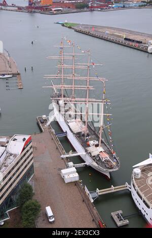 Göteborg Stadt in Schweden. Luftaufnahme mit Gota Alv Fluss, Hafen und Museumsschiff. Stockfoto