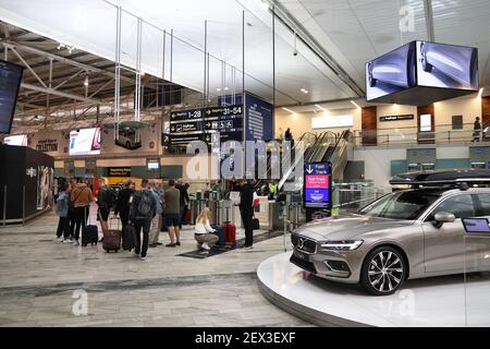 Göteborg, Schweden - 28. AUGUST 2018: Passagiere besuchen Göteborg Landvetter Flughafen in Schweden. Es ist die 2. größte Flughafen in Schweden mit 6,8 Milli Stockfoto