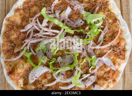 Hausgemachte lahmacun Vorbereitung von Anfang bis Ende. Bereit zu essen. Stockfoto