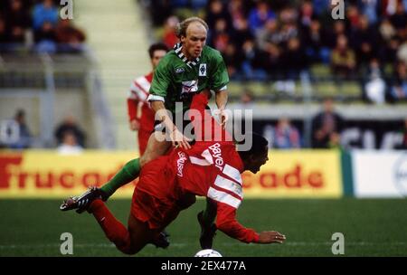 Schalke, Deutschland. 04th Mär, 2021. firo 05.03.1994 Fußball, Fußball, 1st Bundesliga, Staffel 1993/1994 Archivfoto, 93/94 Archivbilder, Fotosession Bayer 04 Leverkusen - Borussia Monchengladbach, Gladbach 0: 1 Duels, Paulo Sergio, Versus, Peter Wynhoff Quelle: dpa/Alamy Live News Stockfoto