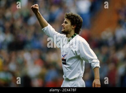 Schalke, Deutschland. 04th Mär, 2021. firo 12.03.1994 Fußball, Fußball, 1st Bundesliga, Staffel 1993/1994 Archivfoto, 93/94 Archivbilder, Fotosession Borussia Monchengladbach, Gladbach - Dynamo Dresden 2: 1 Heiko herrlich, Halbfigur, Jubel, Jubel Quelle: dpa/Alamy Live News Stockfoto