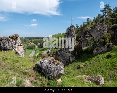 Kletterfelsen in der Fränkischen Schweiz Stockfoto