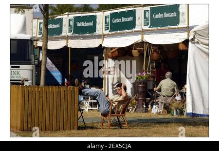 Letzte min Vorbereitung bei der Hampton Court Palace Flower Show........für die Öffentlichkeit zugänglich 6-11 Juli 2004.pic David Sandison 5/7/2004 Stockfoto