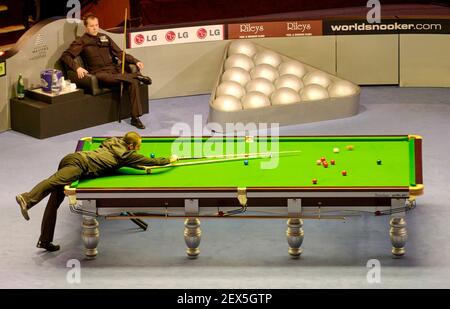 RILEY'S CLUB MEISTER SNOOKER IM WEMBLEY CONFF ZENTRUM DER FINALE JOHN HIGGINS V RONNIE O'SULLAVAN 20/2/2005 BILD DAVID ASHDOWNSNOOKER Stockfoto