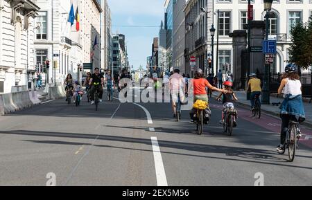 Etterbeek, Brüssel Hauptstadt Region / Belgien - 09 20 2020: Die rue de la loi während der autofreien sonntag Stockfoto