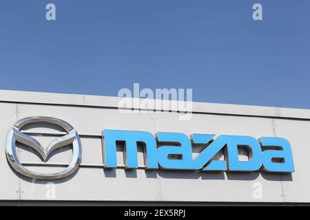 Fredericia, Dänemark - 10. September 2016: Mazda-Logo auf der Händlerfassade. Mazda ist ein japanischer Autohersteller mit Sitz in Fuchu, Japan Stockfoto