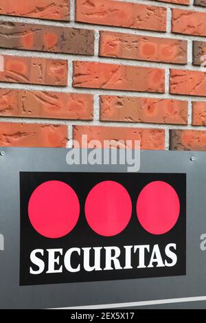 Horning , Dänemark - July18 2019: Secuitas Logo an der Wand. Securitas ist eine Sicherheitsdienstleistungsgruppe mit Sitz in SW Stockfoto