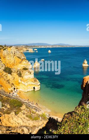 Panoramablick auf den Strand do Camilo in Lagos, Algarve, Portugal Stockfoto
