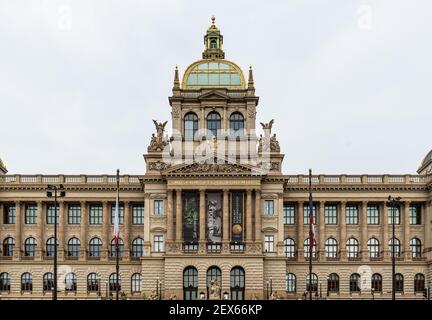 Prag / Tschechische Republik - 08 01 2020: Neorenaissance-Fassade des Prager Nationalmuseums Stockfoto