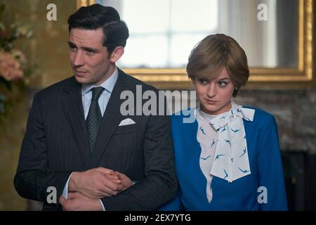 JOSH O'CONNOR und EMMA CORRIN in THE CROWN (2016), Regie: PETER MORGAN. KREDIT: LINKE BANK BILDER/SONY BILDER TV PROD UK / ALBUM Stockfoto