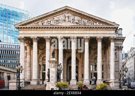 London, Großbritannien - 02. Februar 2019: Royal Exchange Front Gate near Bank Station. Es ist Zentrum des Handels, eröffnet 1571, derzeit housin Stockfoto