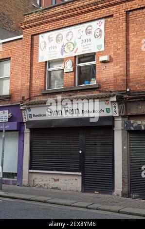 DUBLIN, IRLAND - 05. März 2020: Büro der Republikanischen Sinn Fein (RSF), in irischer Sprache: Sinn Fein Poblachtach in der Parnell Street in Dublin. Es ist ein Ire Stockfoto