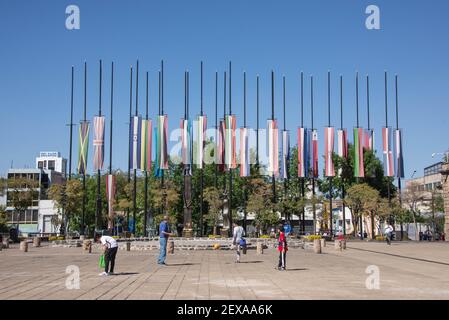 Flaggen vor dem Kulturinstitut Museo Cabañas, Guadalajara, Jalisco, Mexiko Stockfoto