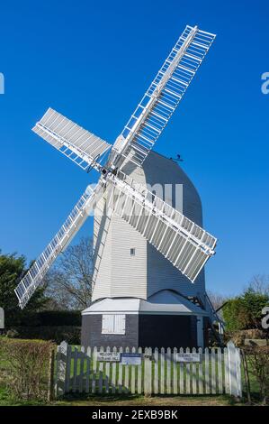 Die Windmühle Oldland Mill wurde 1703 erbaut und 1980 restauriert und befindet sich in der Nähe von Keymer, West Sussex, Großbritannien. Stockfoto