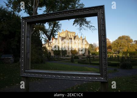 Tortworth Court, Wotton-under-Edge, Gloucestershire. In einem viktorianischen gotischen Herrenhaus auf 30 Hektar Land mit einem privaten Arboretum Stockfoto