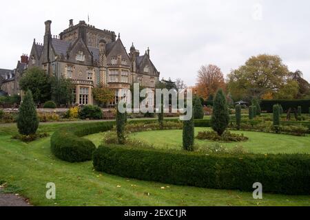 Tortworth Court, Wotton-under-Edge, Gloucestershire. In einem viktorianischen gotischen Herrenhaus auf 30 Hektar Land mit einem privaten Arboretum Stockfoto