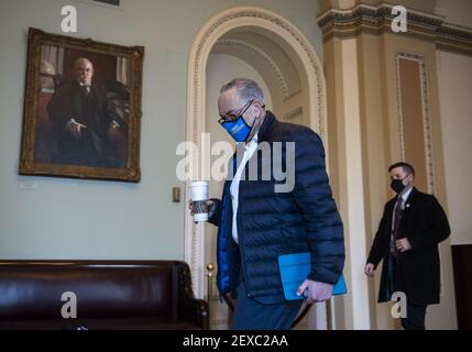 Washington, Usa. März 2021, 04th. Der Mehrheitsführer des Senats, Charles Schumer, D-NY, kommt für den Tag am Donnerstag, dem 4. März 2021, im US-Kapitol in Washington, DC an. Foto von Kevin Dietsch/UPI Kredit: UPI/Alamy Live News Stockfoto