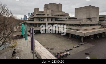 London und das Nationaltheater bleiben während der Sperre verlassen. Stockfoto