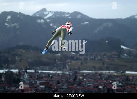 Oberstdorf, Deutschland. März 2021, 04th. Langlauf: Weltmeisterschaft, Skispringen - Großschanze, Männer, Qualifikation. Jan Hoerl aus Österreich in Aktion. Quelle: Daniel Karmann/dpa/Alamy Live News Stockfoto