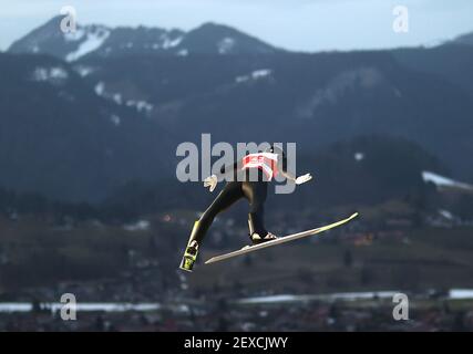 Oberstdorf, Deutschland. März 2021, 04th. Langlauf: Weltmeisterschaft, Skispringen - Großschanze, Männer, Qualifikation. Gregor Deschwanden aus der Schweiz in Aktion. Quelle: Daniel Karmann/dpa/Alamy Live News Stockfoto