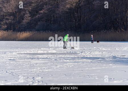 Winterliche Impressionen aus Schleswig-Holstein mit Eis und Schnee im kalten Norden Stockfoto