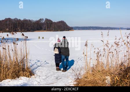 Winterliche Impressionen aus Schleswig-Holstein mit Eis und Schnee im kalten Norden Stockfoto