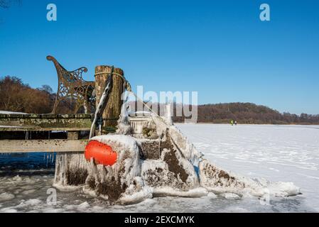 Winterliche Impressionen aus Schleswig-Holstein mit Eis und Schnee im kalten Norden Stockfoto