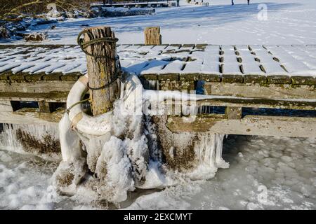 Winterliche Impressionen aus Schleswig-Holstein mit Eis und Schnee im kalten Norden Stockfoto