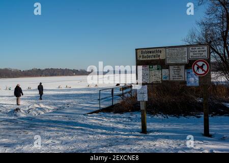 Winterliche Impressionen aus Schleswig-Holstein mit Eis und Schnee im kalten Norden Stockfoto