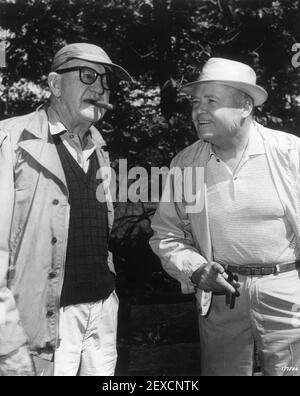 Regisseure JOHN FORD und HENRY HATHAWAY am Set offen während der Dreharbeiten WIE DER WESTEN GEWONNEN WURDE 1962 Regisseure JOHN FORD HENRY HATHAWAY und GEORGE MARSHALL Schriftsteller James R. Webb Musik Alfred Newman Cinerama Productions Corp. / Metro Goldwyn Mayer Stockfoto