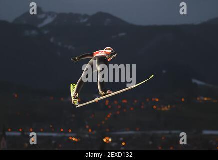 Oberstdorf, Deutschland. März 2021, 04th. Langlauf: Weltmeisterschaft, Skispringen - Großschanze, Männer, Qualifikation. Karl Geiger aus Deutschland im Einsatz. Quelle: Daniel Karmann/dpa/Alamy Live News Stockfoto