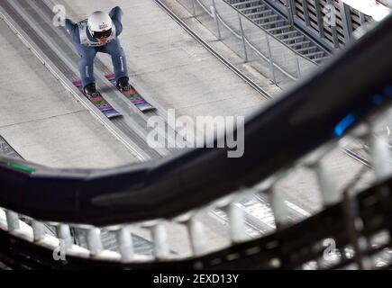 Oberstdorf, Deutschland. März 2021, 04th. Langlauf: Weltmeisterschaft, Skispringen - Großschanze, Männer, Qualifikation. Piotr Zyla aus Polen im Einsatz. Quelle: Daniel Karmann/dpa/Alamy Live News Stockfoto