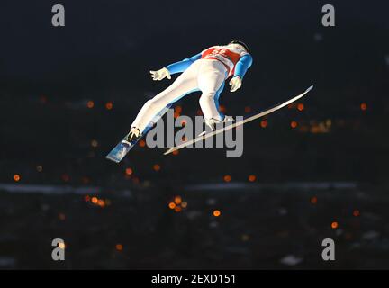 Oberstdorf, Deutschland. März 2021, 04th. Langlauf: Weltmeisterschaft, Skispringen - Großschanze, Männer, Qualifikation. Marius Lindvik aus Norwegen in Aktion. Quelle: Daniel Karmann/dpa/Alamy Live News Stockfoto