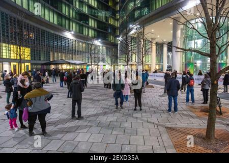 Mailand, Italien. März 2021, 04th. Milan, Flashmob gegen die Schließung von Schulen unter Palazzo Lombardia nur redaktionelle Verwendung Kredit: Unabhängige Fotoagentur/Alamy Live Nachrichten Stockfoto