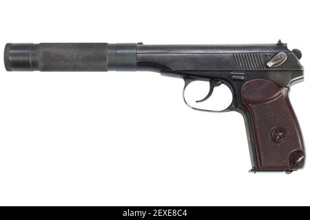 russische Pistole mit Unterdrücker (Schalldämpfer) isoliert auf weißem Hintergrund Stockfoto