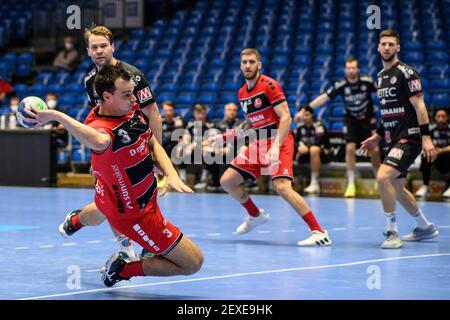 Kassel, Deutschland. März 2021, 04th. Handball: Bundesliga, MT Melsungen - HC Erlangen, Matchday 20 in Rothenbach-Halle. Melsungen Marino Maric wirft auf Tor. Quelle: Swen Pförtner/dpa/Alamy Live News Stockfoto